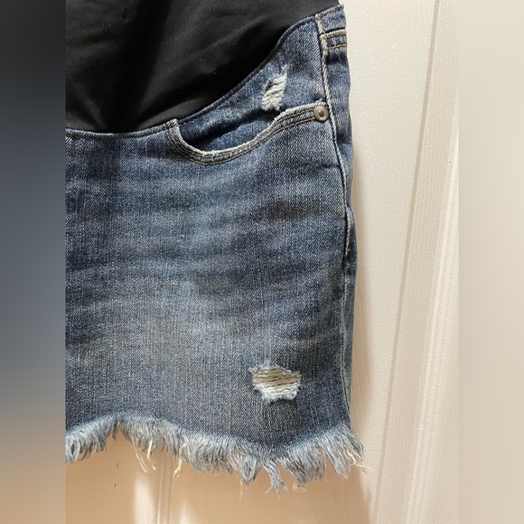 NWOT Loft maternity denim shorts - Picture 2 of 3